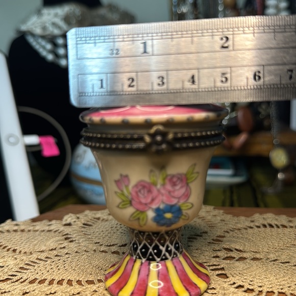 Porcelain Floral Trinket Box with Pink Lid - Picture 13 of 14